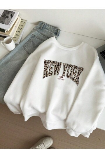 Kadın Beyaz Leopar Desenli New York Baskılı Oversize Sweatshirt