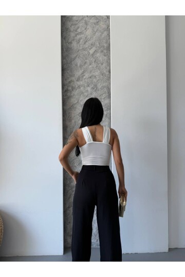 Beyaz Sandy Kumaş Yaka Detay Bluz