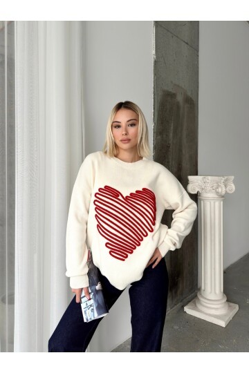 Kalp Nakışlı Oversize Triko Kazak