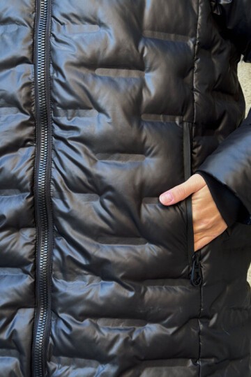 Kapitoneli Fermuarlı Kapüşonlu Uzun Şişme Mont