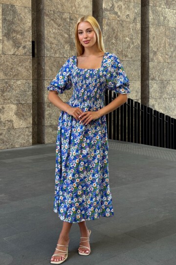 Kare Yaka Beli Gipeli Çiçek Desenli Elbise Mavi