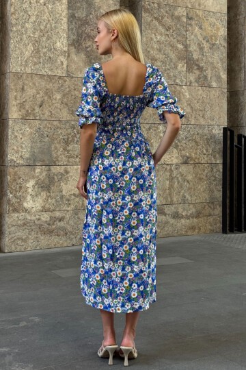 Kare Yaka Beli Gipeli Çiçek Desenli Elbise Mavi