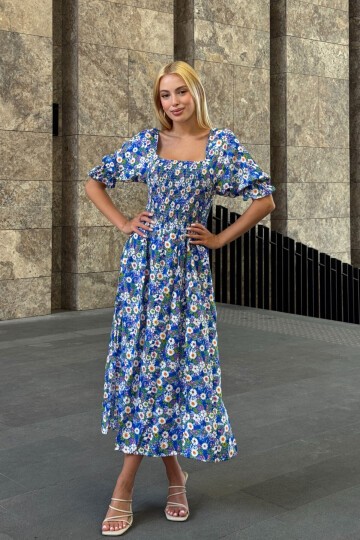 Kare Yaka Beli Gipeli Çiçek Desenli Elbise Mavi