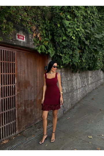 Kare Yaka Etek Ucu Detaylı Elbise