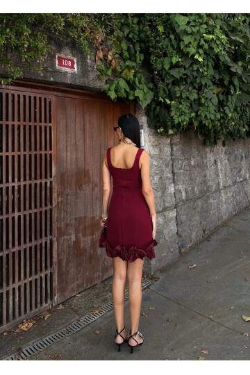 Kare Yaka Etek Ucu Detaylı Elbise