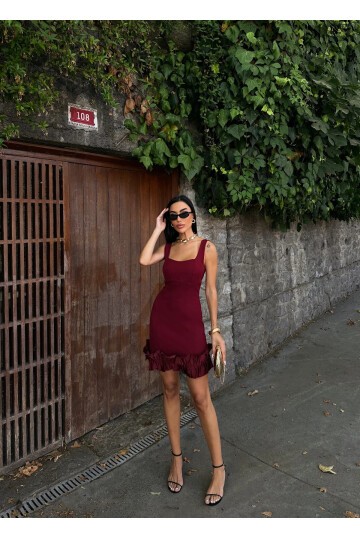 Kare Yaka Etek Ucu Detaylı Elbise