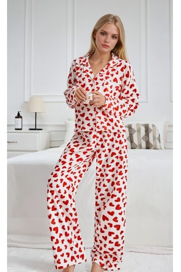 Beyaz Üzeri Kırmızı Kalp Desenli Kısa Kol Düğmeli Pijama Takımı