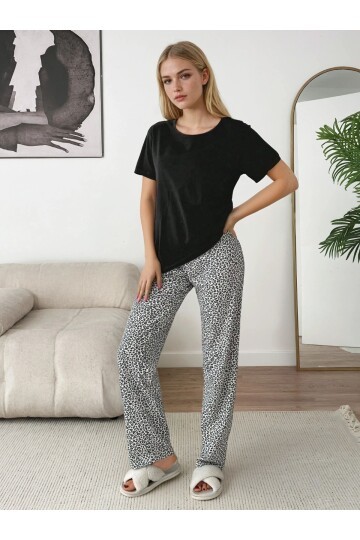 Leopar Desenli Siyah Üstlü Kısa Kol Pijama Takımı