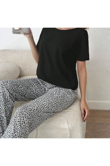 Leopar Desenli Siyah Üstlü Kısa Kol Pijama Takımı