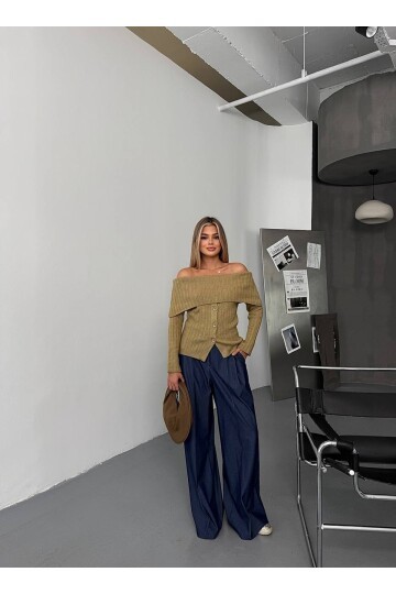 Madonna Yaka Düğmeli Triko Kazak