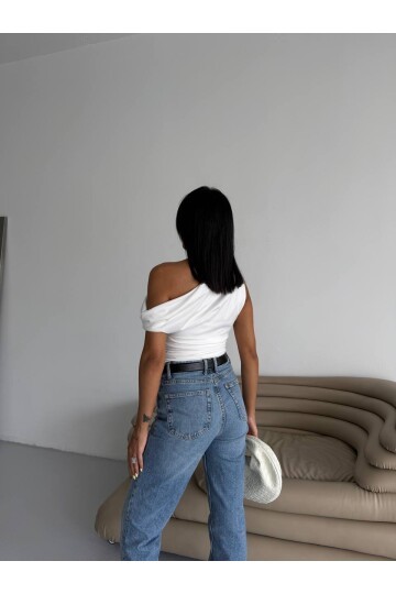 Omuz Detay Beyaz Sandy Bluz