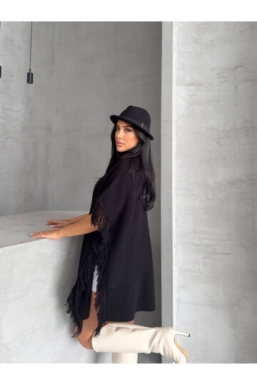 Püskül Detay Siyah Triko Panço