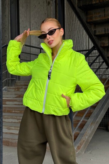 Sırtı Taş İşlemeli Crop Şişme Mont