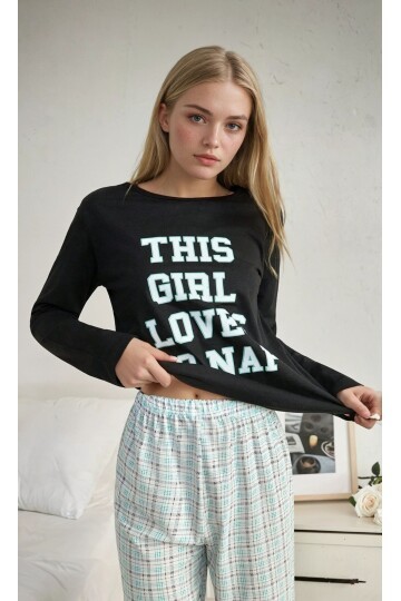 Siyah Baskılı Üst ve Ekose Desenli Pijama Takımı