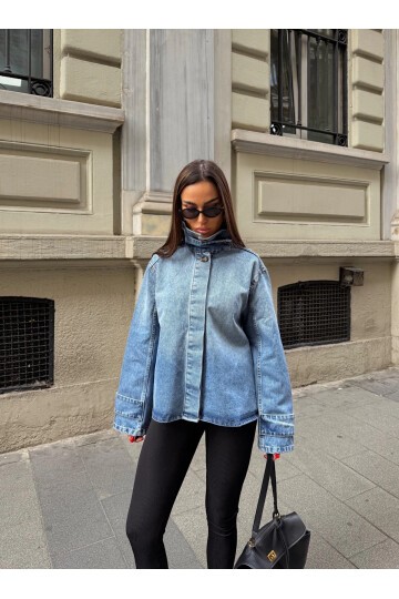 Yaka Detaylı Rahat Kesim Denim Ceket