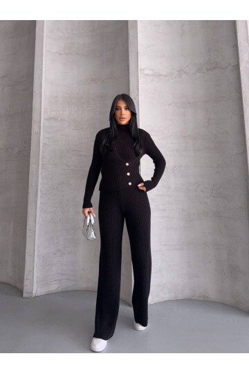 Yandan Düğme Detaylı Triko Takım