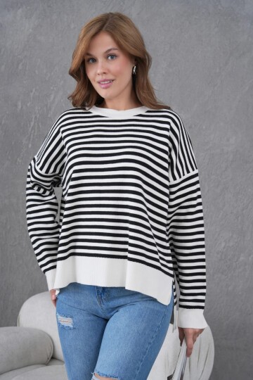 Kadın Bisiklet Yaka Nakış Detay Yırtmaçlı Oversize Çizgili Triko Kazak