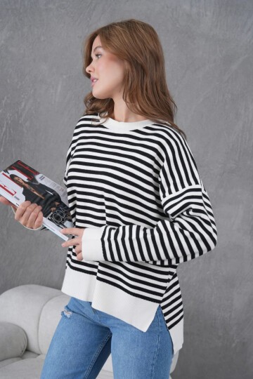 Kadın Bisiklet Yaka Nakış Detay Yırtmaçlı Oversize Çizgili Triko Kazak