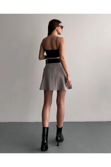 Kadın Çift Kemerli Şortlu Pileli Etek Krem