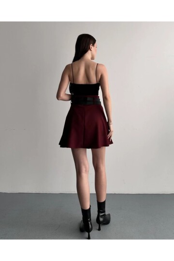 Kadın Çift Kemerli Şortlu Pileli Etek Bordo