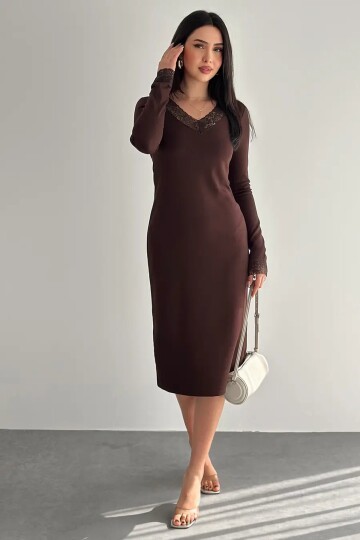 Kadın Dantel Detaylı V Yaka Elbise – Uzun Kollu Şık Günlük Elbise