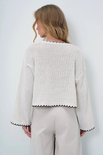 Kadın Kontrast Kenarlı Süslemeli Triko Kazak