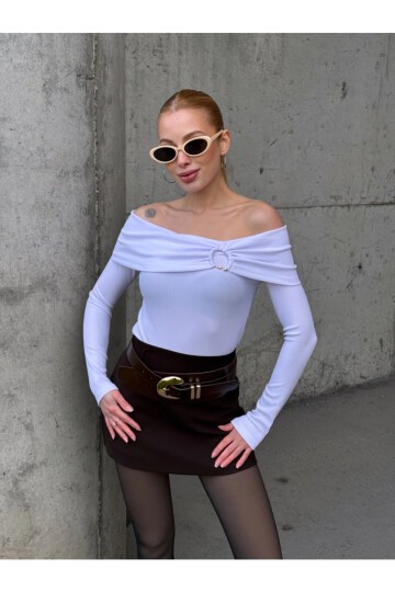 Kadın Madonna Yaka Halka Detay Beyaz Bluz