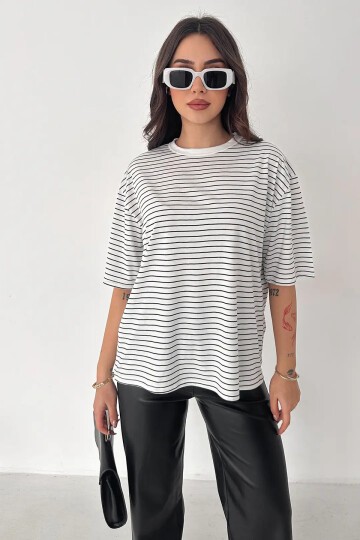 Kadın Oversize Çizgili Tişört Beyaz