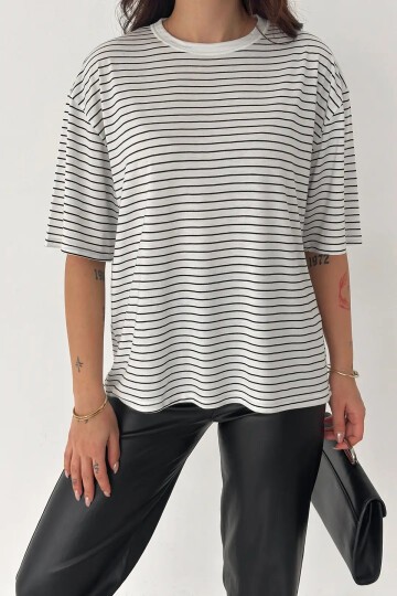 Kadın Oversize Çizgili Tişört Beyaz