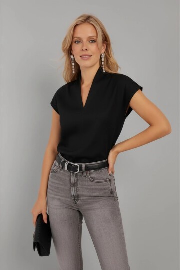 Kadın Siyah V Yaka Bluz