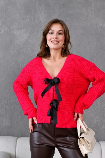 Kadın V Yaka Örgü Detay Fiyonklu Triko Ceket