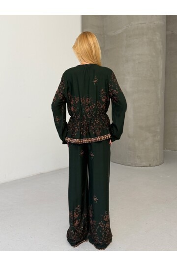 Kadın Viskon Kumaş Desenli V Yaka Kuşaklı Alt Üst Takım Yeşil