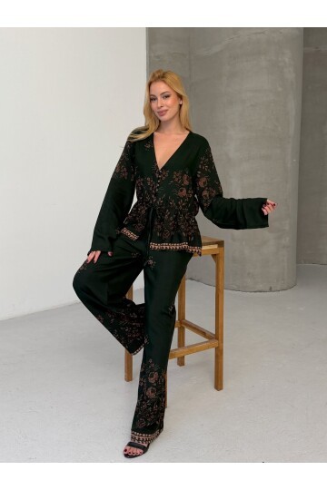 Kadın Viskon Kumaş Desenli V Yaka Kuşaklı Alt Üst Takım Yeşil