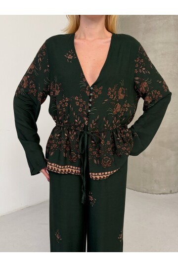 Kadın Viskon Kumaş Desenli V Yaka Kuşaklı Alt Üst Takım Yeşil