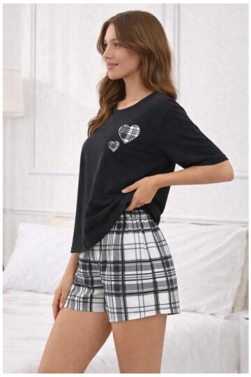 Kalp Baskılı Siyah Tişörtlü Ekose Şortlu Kadın Pijama Takımı