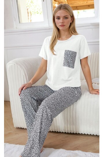 Leopar Desen Baskılı Beyaz Pijama Alt Üst Takım