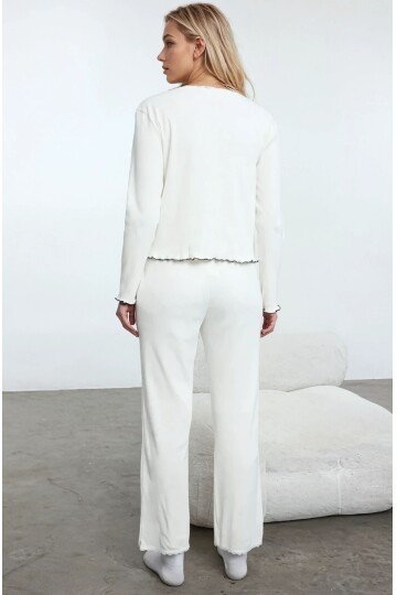 Pamuklu Dantel ve Fiyonk Detaylı Fitilli Örme Pijama Takımı