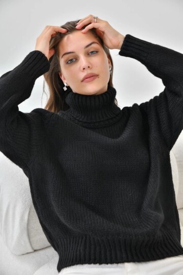 Siyah Balıkçı Yaka Oversize Triko Kazak