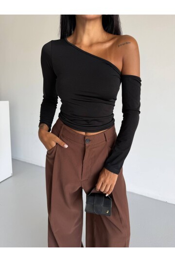 Tek Omuz Kol Detay Sandy Bluz Siyah