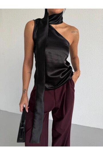 Yaka Detay Saten Bluz Siyah