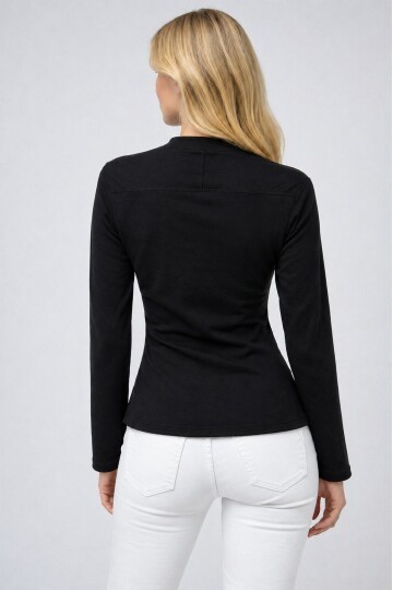 Siyah Dik Yaka Fermuar Detaylı Bluz – Yan Yırtmaçlı & Modern Fit