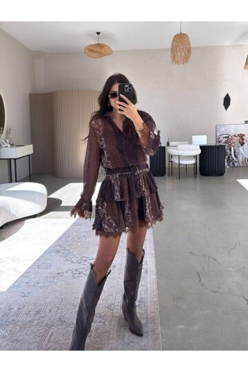 Dantel Dokulu Kat Kat Mini Elbise – Kemer Detaylı Şifon Görünüm