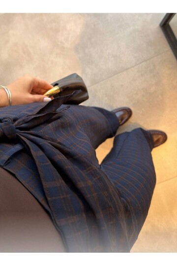 Ekose Desenli Bağlama Detaylı Yüksek Bel Pantolon – Şık & Rahat Kesim