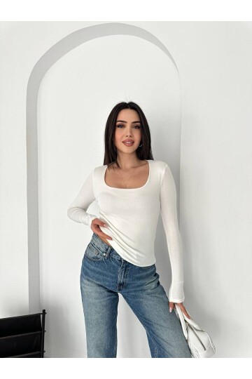 Ekru Kare Yaka Uzun Kollu Basic Bluz – Esnek Kumaş Günlük Şık Kadın Bluz