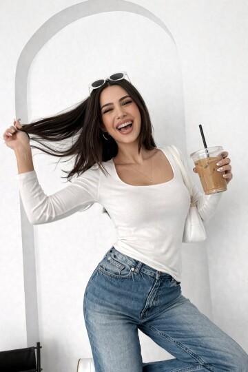 Ekru Kare Yaka Uzun Kollu Basic Bluz – Esnek Kumaş Günlük Şık Kadın Bluz