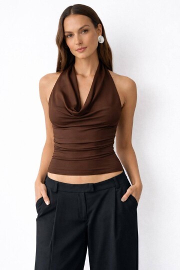 Kadın Halter Yaka Bluz Drapeli – Kayık Yaka, Esnek Kumaş, Fit Kesim Şık Bluz