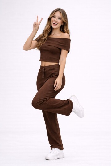 Kahverengi Madonna Yaka Kaşkorse Takım – Şık ve Rahat İkili Set