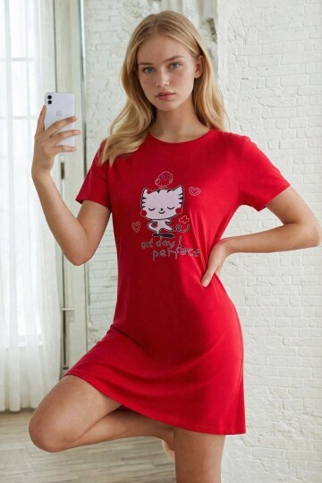 Kısa Kollu Rahat Kesim Diz Üstü Gecelik