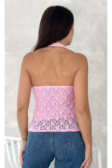 Pembe Dantel Halter Yaka Dekolteli Kadın Bluz – Şık ve Feminen Yazlık Üst