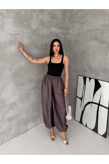 Saten Dokulu Lastik Paça Detaylı Yüksek Bel Bol Pantolon